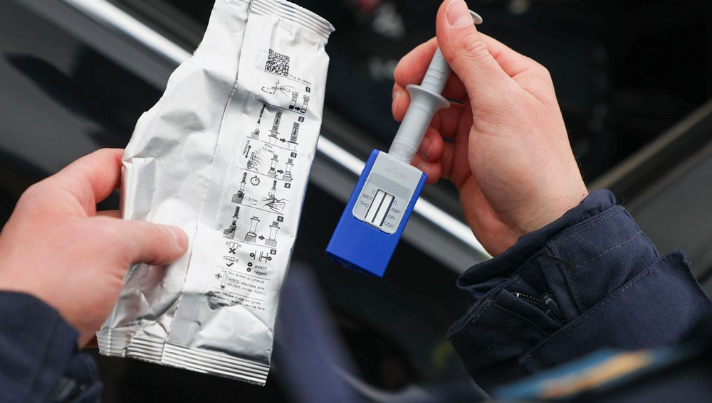 Von der Polizei durchgeführter Speicheltest